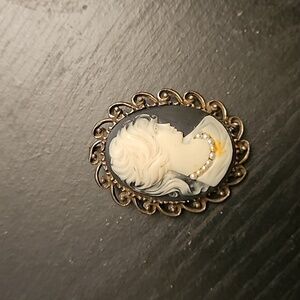 Vintage Bronze Ornate Cameo Brooch or necklace with mini pe…